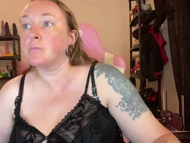 NylonQueen live cam on BongaCams