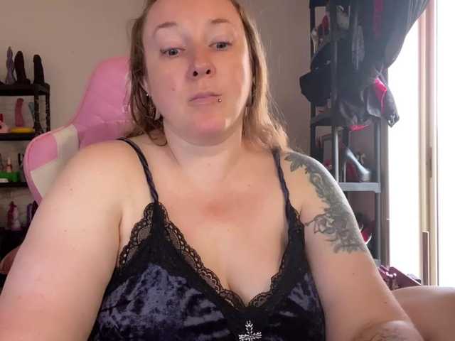 NylonQueen live cam on BongaCams