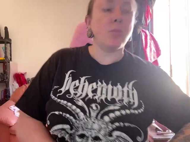 NylonQueen live cam