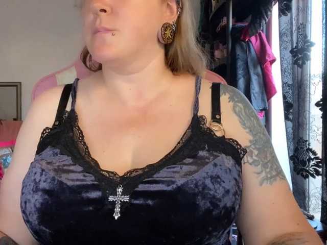 NylonQueen, en directo ahora en BongaCams