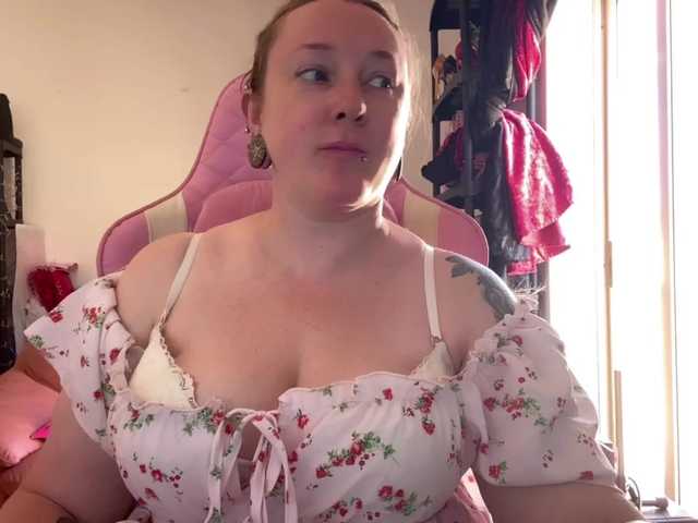 NylonQueen live webcam show