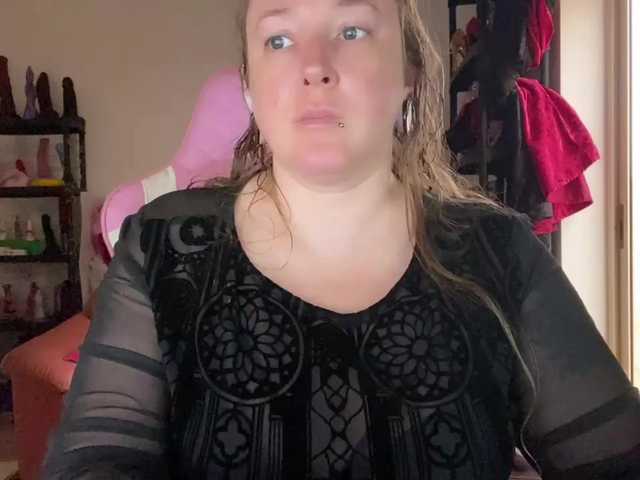 NylonQueen live webcam show