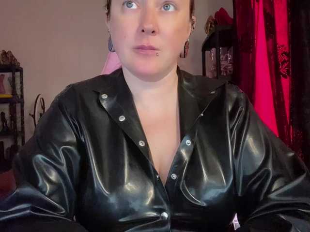 nylonqueen cam belle