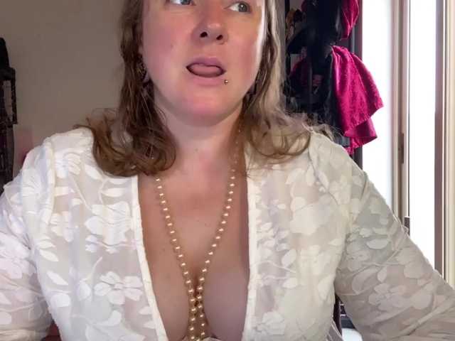 NylonQueen live webcam show