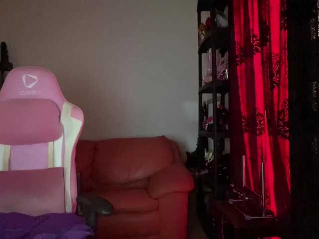 NylonQueen live webcam show