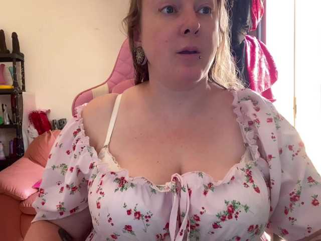 NylonQueen live webcam show