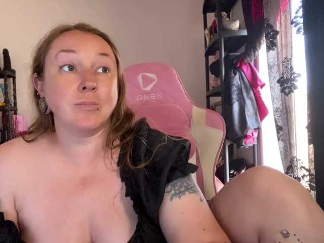NylonQueen live cam preview
