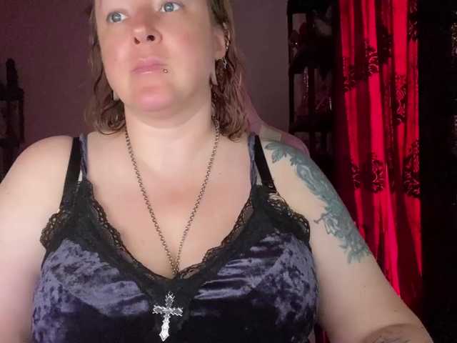 NylonQueen live webcam show