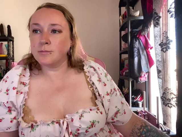 NylonQueen live cam preview