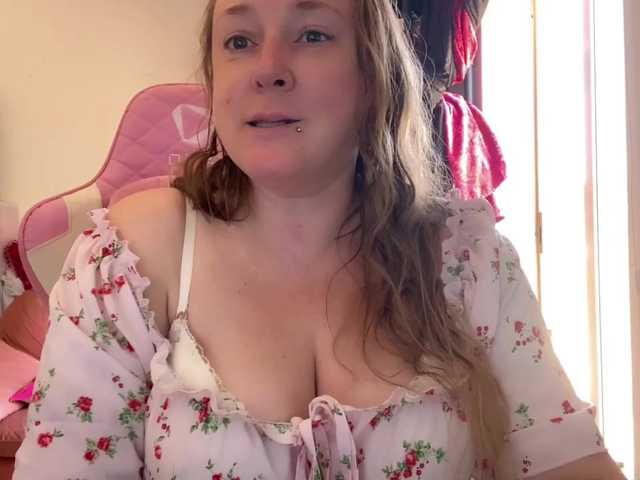 NylonQueen live webcam show