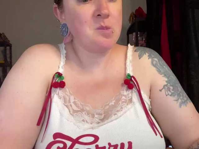 NylonQueen live cam on BongaCams