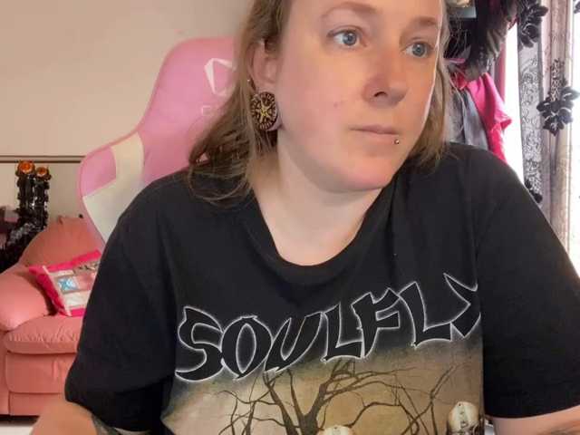 NylonQueen live cam preview