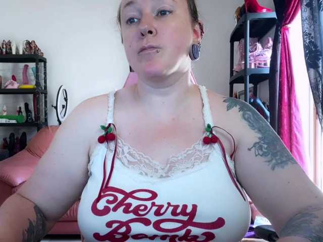 nylonqueen live sex show