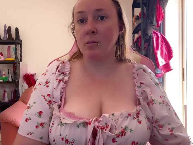 NylonQueen live cam on BongaCams