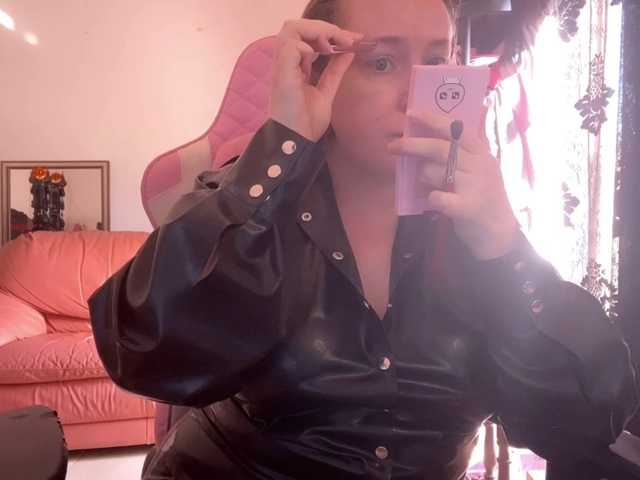 NylonQueen live cam