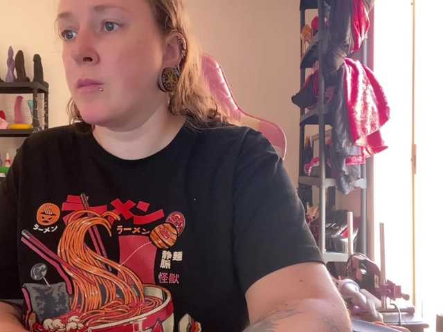 NylonQueen live webcam show