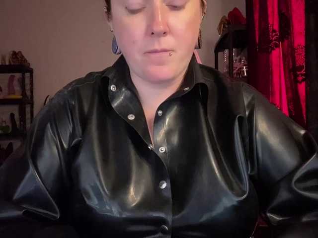 NylonQueen live cam on BongaCams