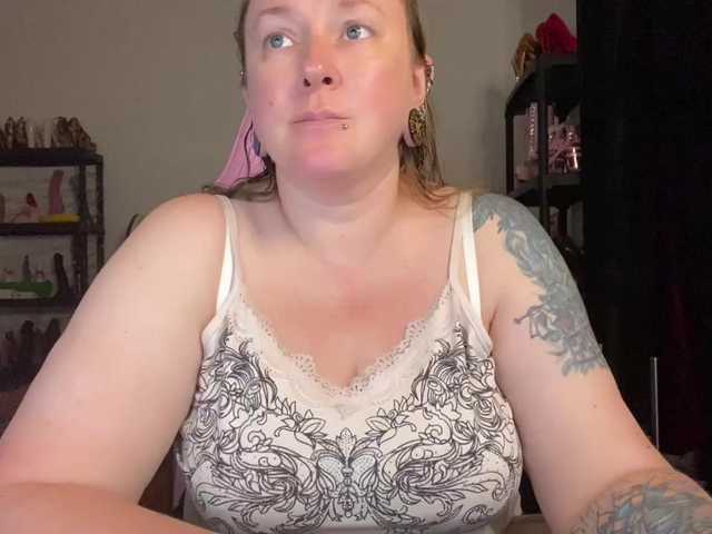 NylonQueen live cam on BongaCams