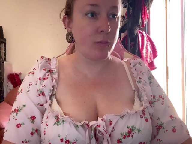 NylonQueen live webcam show