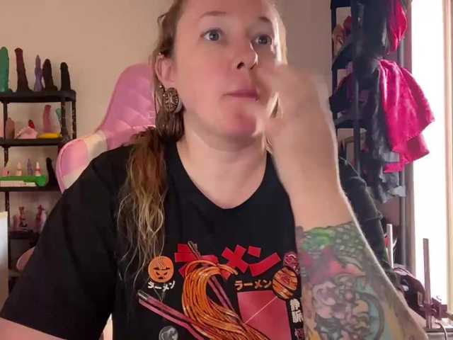 NylonQueen live cam on BongaCams