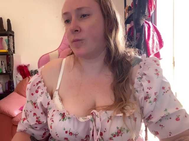 NylonQueen live webcam show