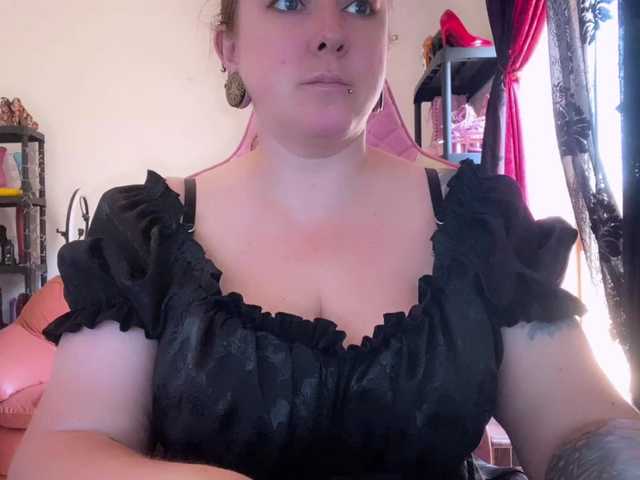 NylonQueen live cam on BongaCams