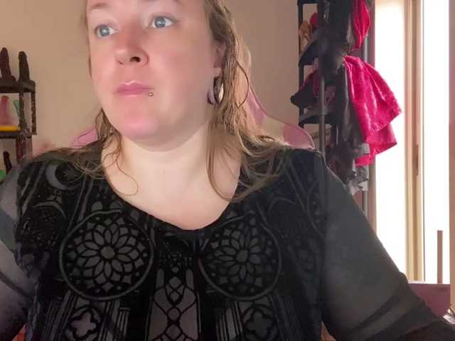 NylonQueen live webcam show