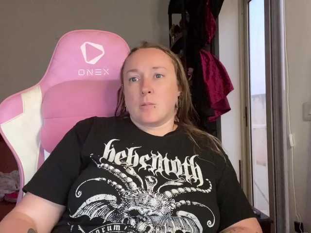 NylonQueen live cam on BongaCams
