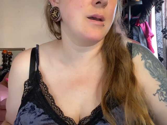 NylonQueen, en vivo ahora en BongaCams