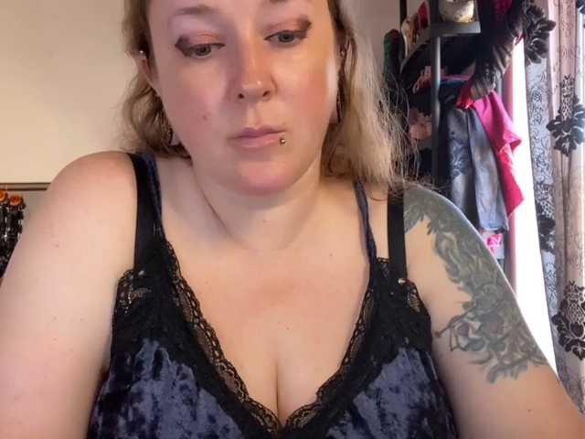 NylonQueen live cam on BongaCams