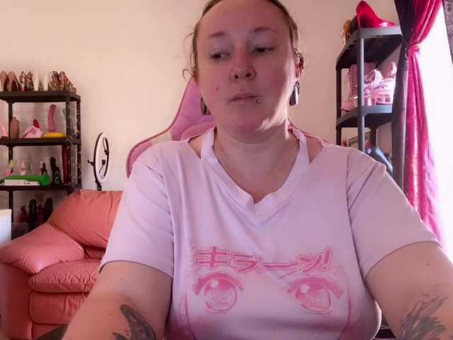 Sex chat gratuit in direct cu NylonQueen pe BongaCams