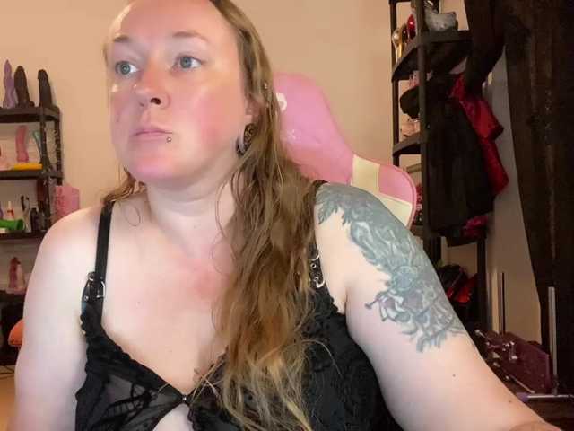NylonQueen live cam on BongaCams