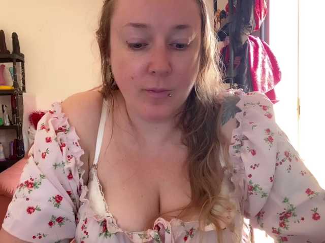 NylonQueen live webcam show