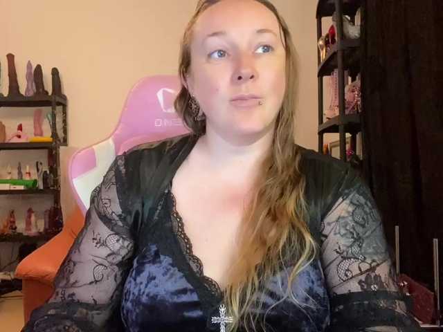NylonQueen