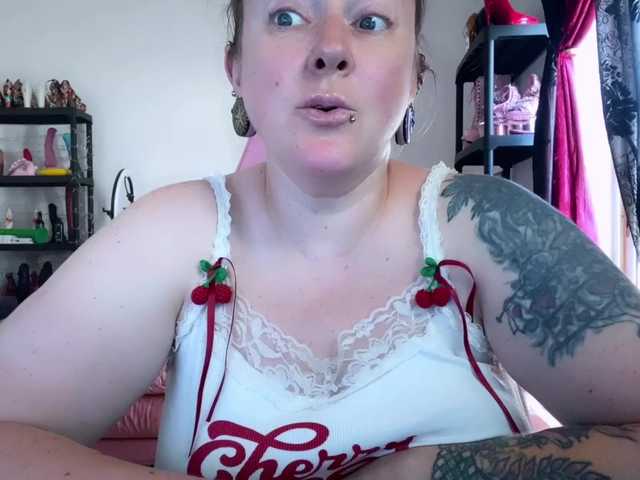NylonQueen live cam on BongaCams