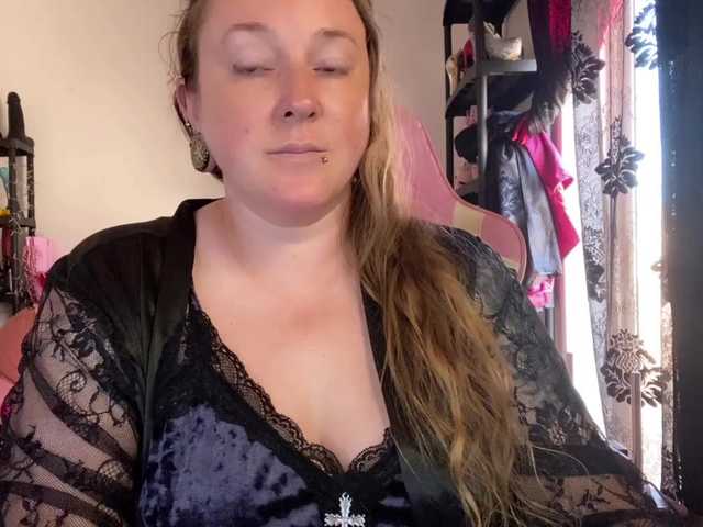 NylonQueen live cam on BongaCams
