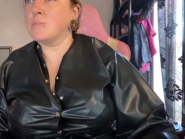 NylonQueen, en vivo ahora en BongaCams