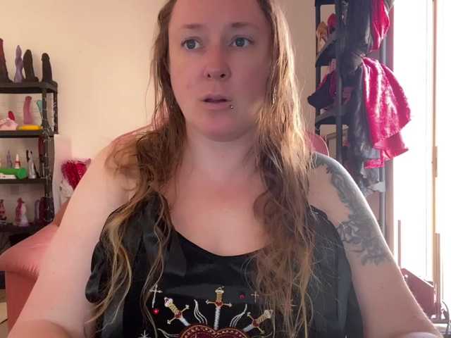 NylonQueen live webcam show
