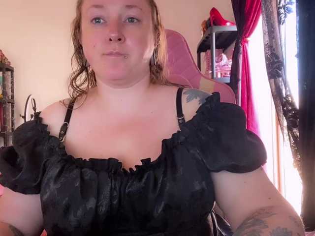 NylonQueen live cam on BongaCams