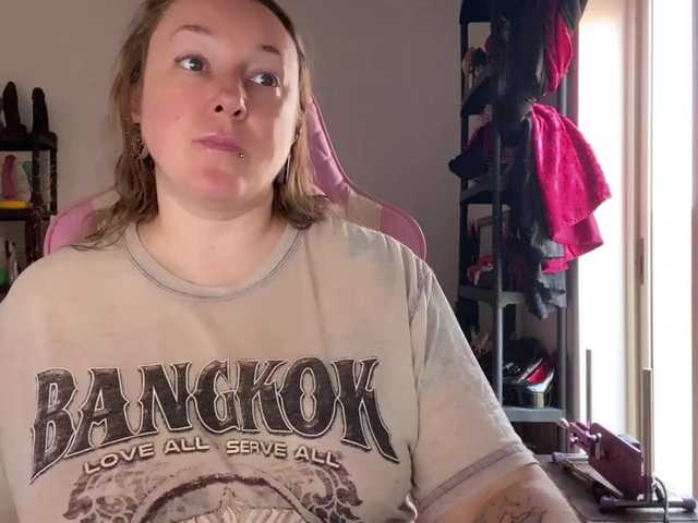 NylonQueen live cam on BongaCams