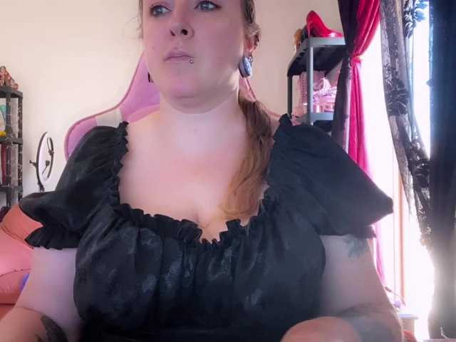 NylonQueen live cam on BongaCams