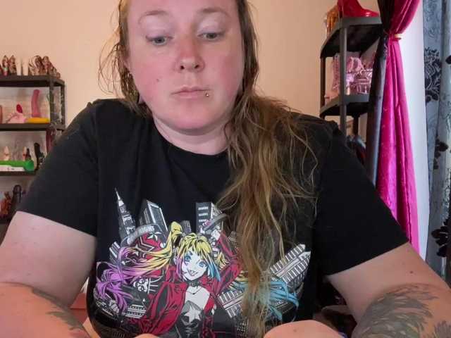 NylonQueen's BongaCams show and profile