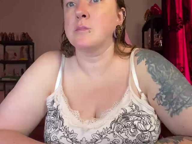 NylonQueen live cam on BongaCams