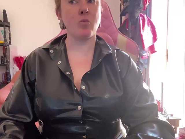 NylonQueen