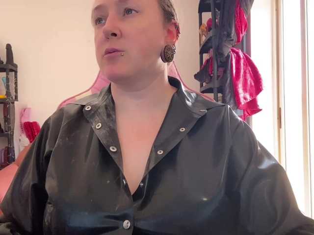 NylonQueen live webcam show