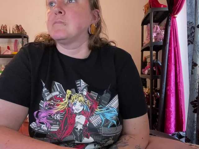 NylonQueen's BongaCams show and profile