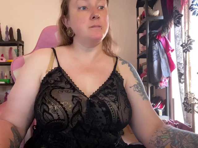 NylonQueen live cam on BongaCams