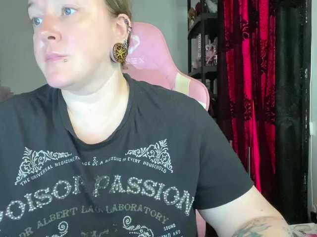 nylonqueen cam belle