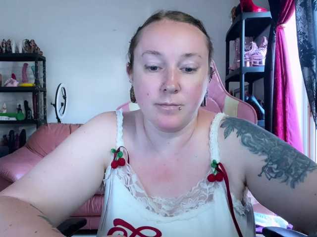 nylonqueen cam belle