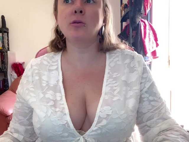 NylonQueen live cam on BongaCams